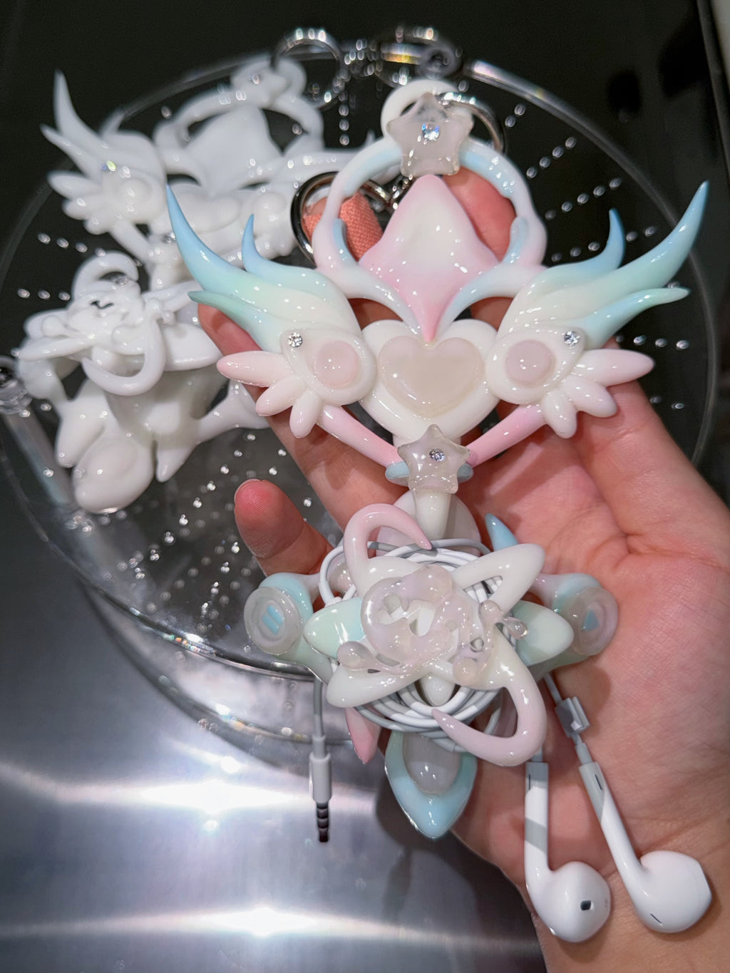 EARPHONE HOLDER 𝙀𝘼𝙍𝙏𝙃 𝘾𝙊𝙉𝙉𝙀𝘾𝙏𝙄𝙊𝙉 𝙒𝘼𝙉𝘿 - JELLY PINK ⌒(ゝ。∂) ᯓ★
