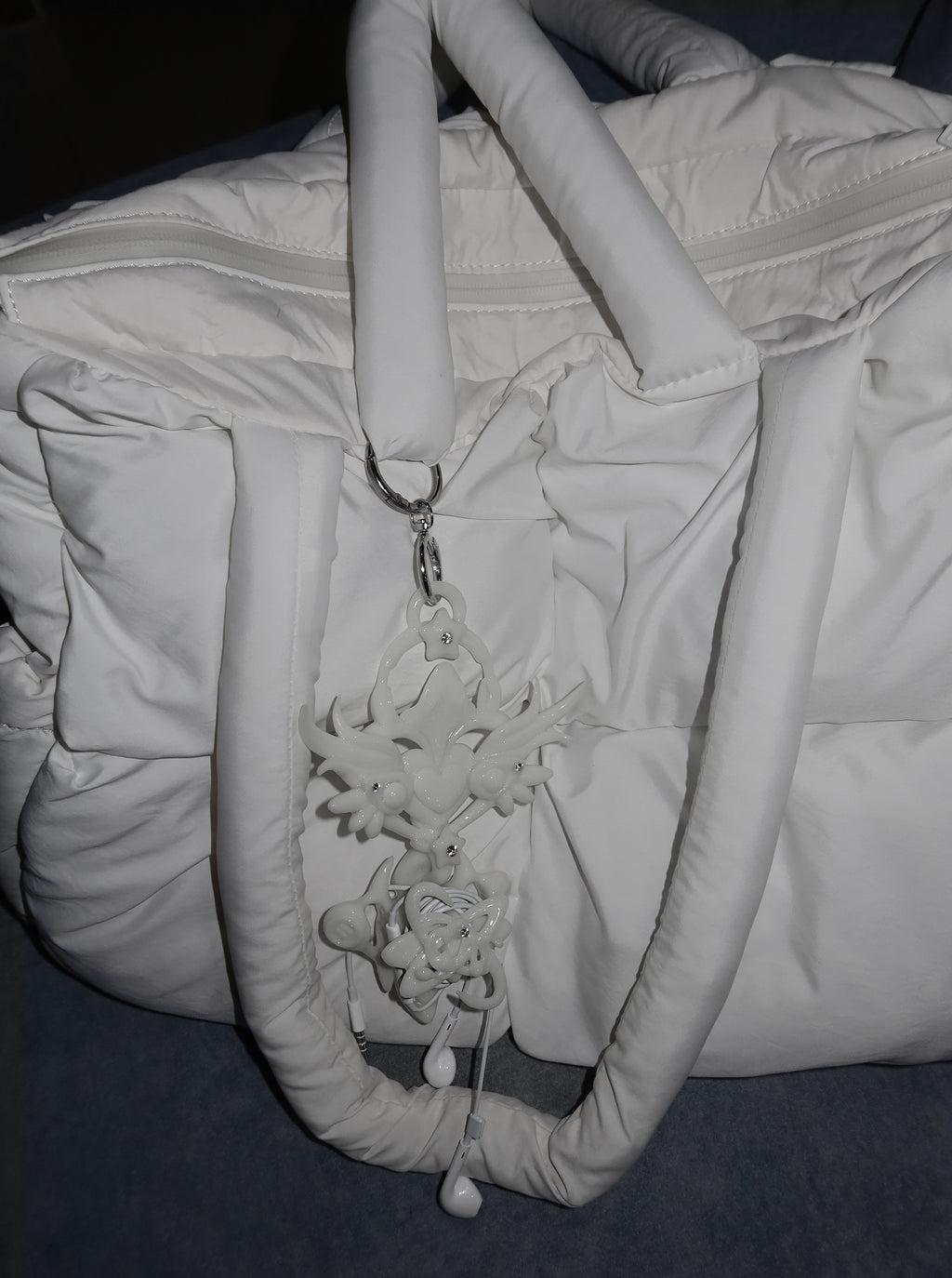 EARPHONE HOLDER 𝙀𝘼𝙍𝙏𝙃 𝘾𝙊𝙉𝙉𝙀𝘾𝙏𝙄𝙊𝙉 𝙒𝘼𝙉𝘿 - JELLY WHITE ⌒(ゝ。∂) ᯓ★