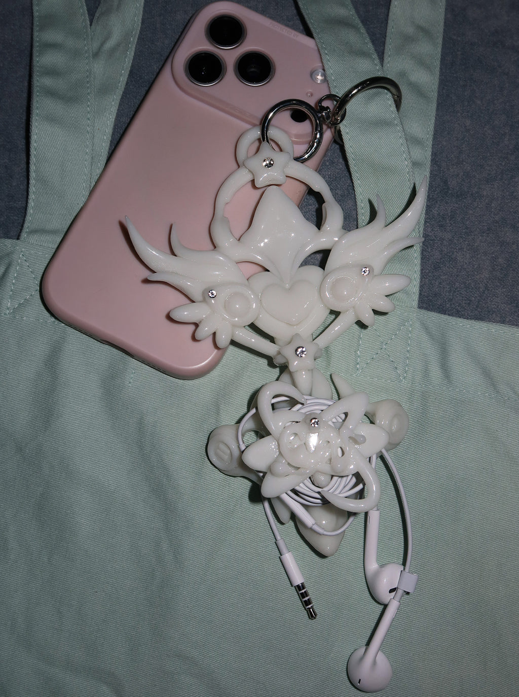 EARPHONE HOLDER 𝙀𝘼𝙍𝙏𝙃 𝘾𝙊𝙉𝙉𝙀𝘾𝙏𝙄𝙊𝙉 𝙒𝘼𝙉𝘿 - JELLY WHITE ⌒(ゝ。∂) ᯓ★