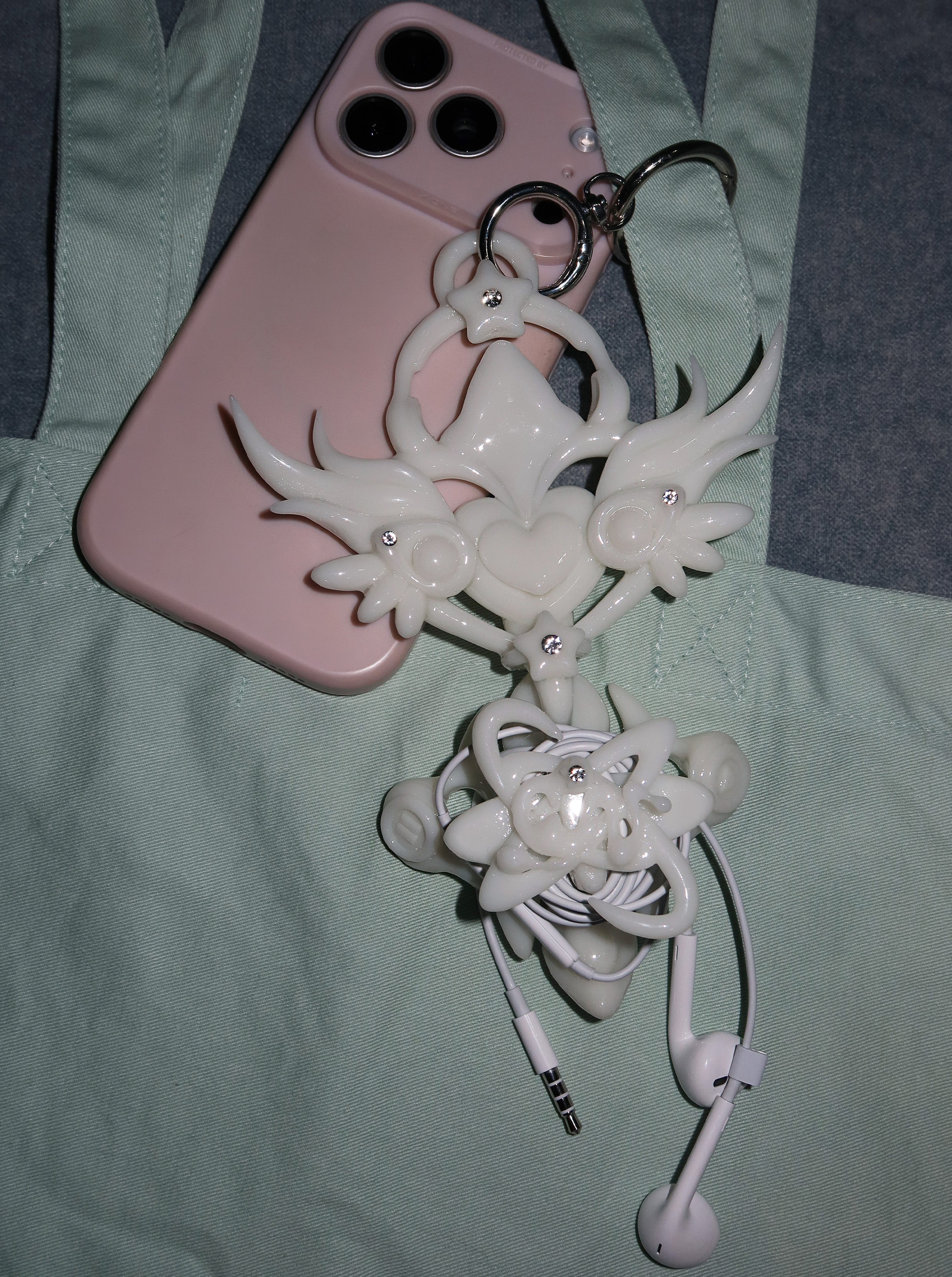 EARPHONE HOLDER 𝙀𝘼𝙍𝙏𝙃 𝘾𝙊𝙉𝙉𝙀𝘾𝙏𝙄𝙊𝙉 𝙒𝘼𝙉𝘿 - JELLY WHITE ⌒(ゝ。∂) ᯓ★