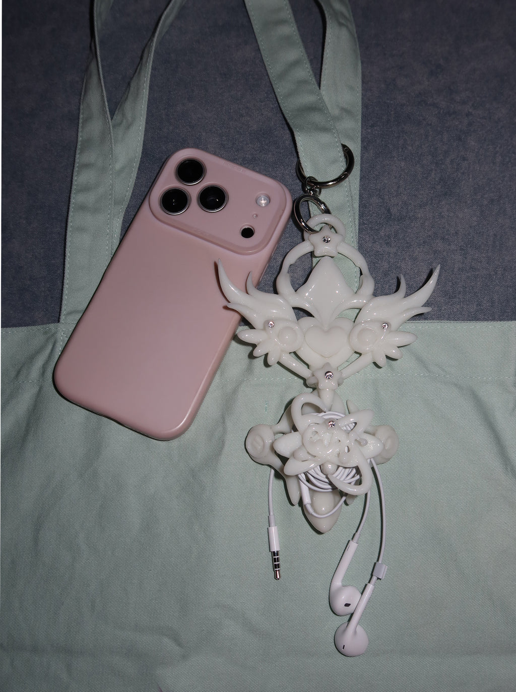 EARPHONE HOLDER 𝙀𝘼𝙍𝙏𝙃 𝘾𝙊𝙉𝙉𝙀𝘾𝙏𝙄𝙊𝙉 𝙒𝘼𝙉𝘿 - JELLY WHITE ⌒(ゝ。∂) ᯓ★
