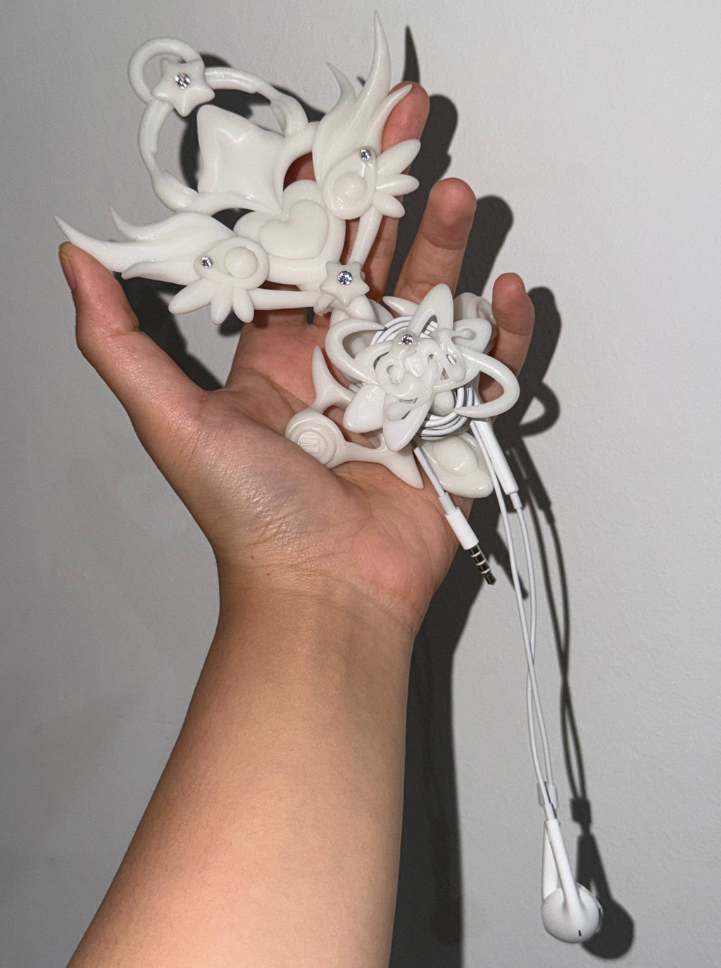 EARPHONE HOLDER 𝙀𝘼𝙍𝙏𝙃 𝘾𝙊𝙉𝙉𝙀𝘾𝙏𝙄𝙊𝙉 𝙒𝘼𝙉𝘿 - JELLY WHITE ⌒(ゝ。∂) ᯓ★