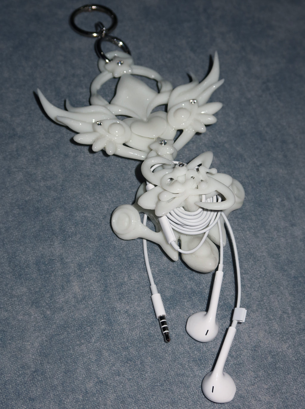 EARPHONE HOLDER 𝙀𝘼𝙍𝙏𝙃 𝘾𝙊𝙉𝙉𝙀𝘾𝙏𝙄𝙊𝙉 𝙒𝘼𝙉𝘿 - JELLY WHITE ⌒(ゝ。∂) ᯓ★