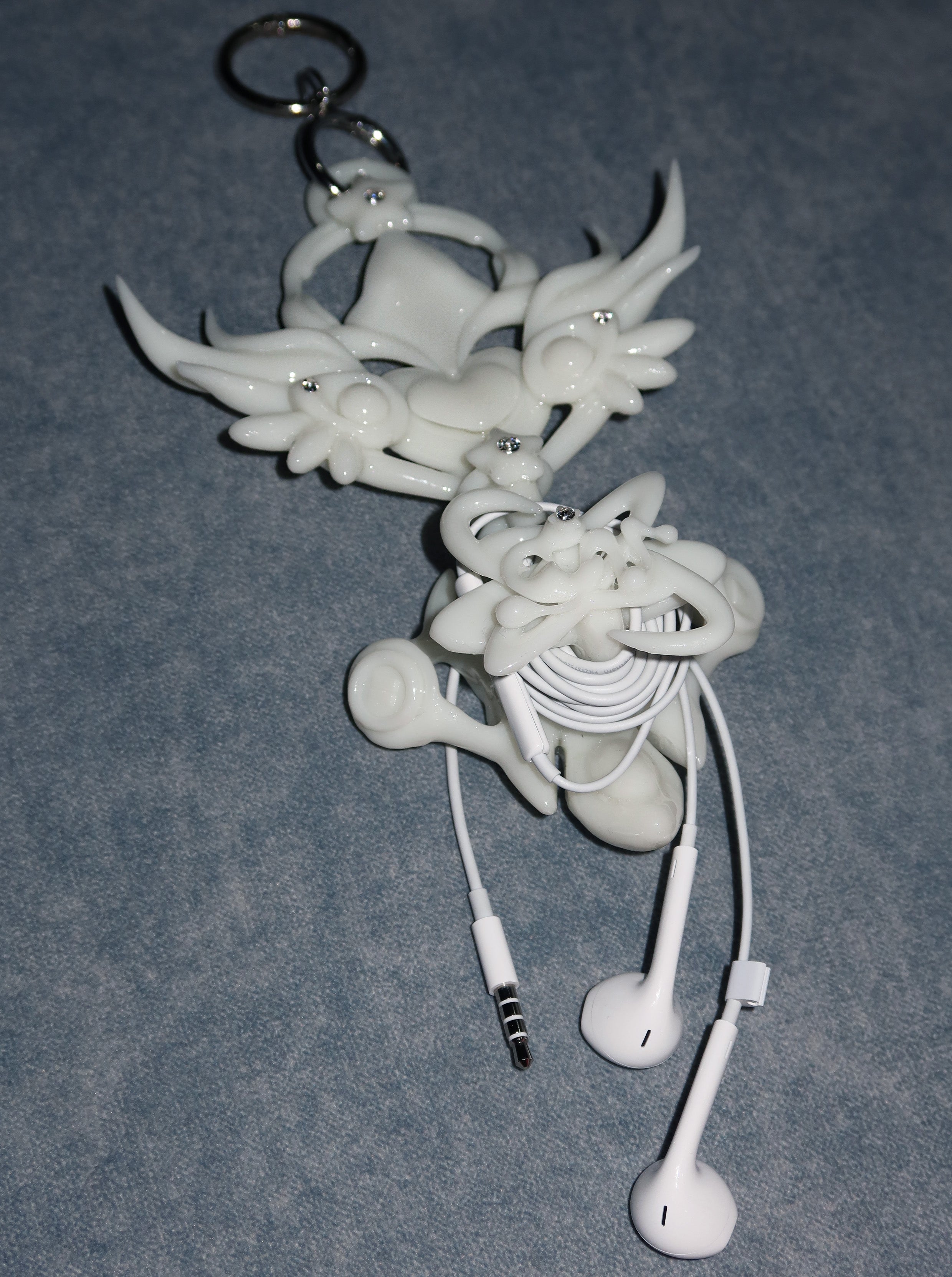 EARPHONE HOLDER 𝙀𝘼𝙍𝙏𝙃 𝘾𝙊𝙉𝙉𝙀𝘾𝙏𝙄𝙊𝙉 𝙒𝘼𝙉𝘿 - JELLY WHITE ⌒(ゝ。∂) ᯓ★